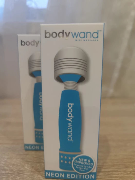 Вибратор мини-ванд с кристаллами Neon Edition BodyWand BW117